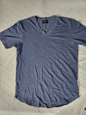 Goodlife Men's Heather Navy V-Neck Short Sleeve Tee Size L.